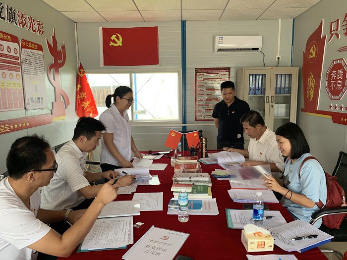 查抄资料现场。蔡怡灵 摄.jpg
