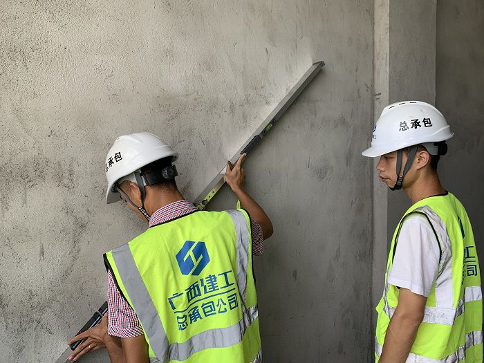 现场知识技术领导。梁宗吕 摄.jpg