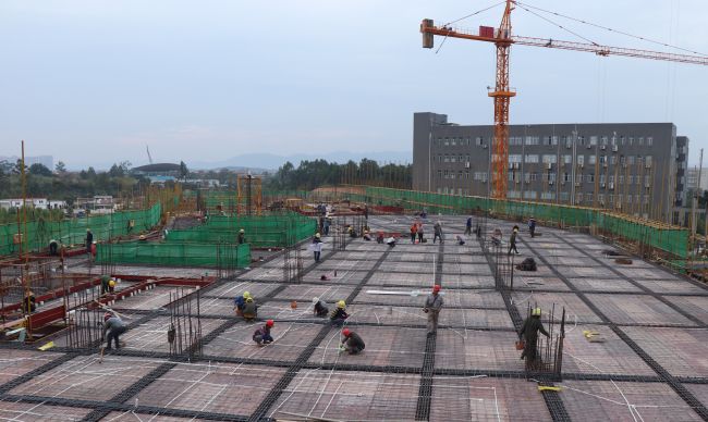 广西交通职业技术学院四塘校区项目赶工现。ńㄍ迹.jpg
