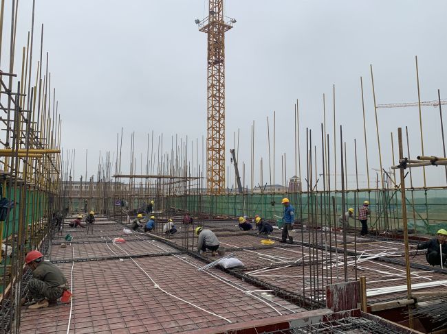基础讲授楼B区三层梁板钢筋施工现。ńㄍ迹.jpg