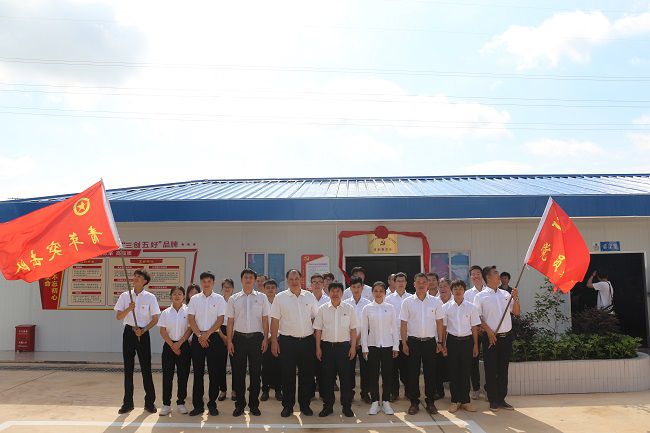 合影留想。张钊林 摄（建图）.jpg