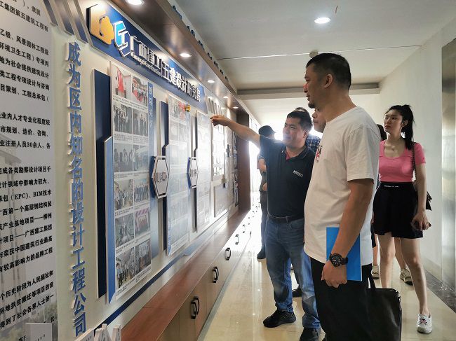 参观文化墙。五建设计钻研院供图（建图）.jpg