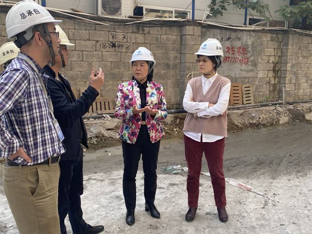骆春燕在项目查抄领导。商秋劲 摄（建图).jpg