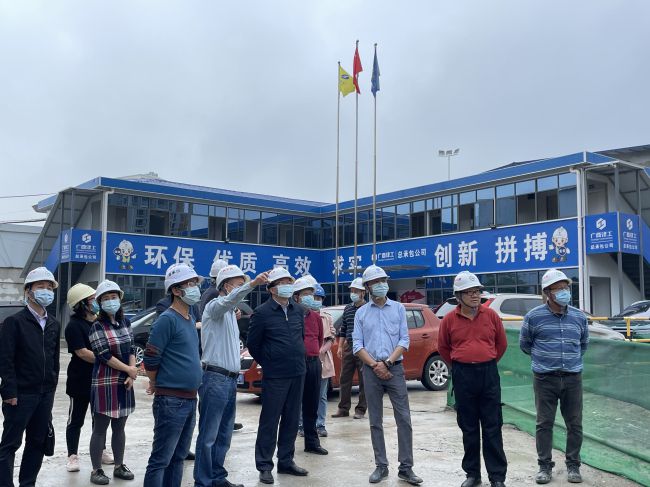 视察项目进度。梁观德 摄（建图）.jpg