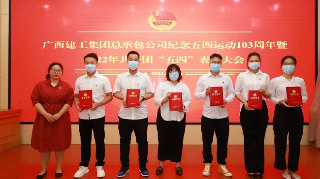 赞美优良团员。李立云 摄（建图）.jpg