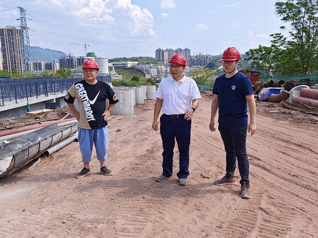 领导现场。韦武澳 摄（建图）.jpg