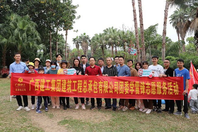 参与活动的职工合影。林成斌 摄（建图）.jpg
