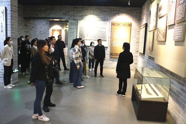 参观现场。张钊林 摄（建图） (2).jpg