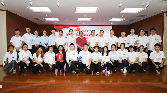 公司参赛行列及工作人员合影。李立云摄（建图）.jpg