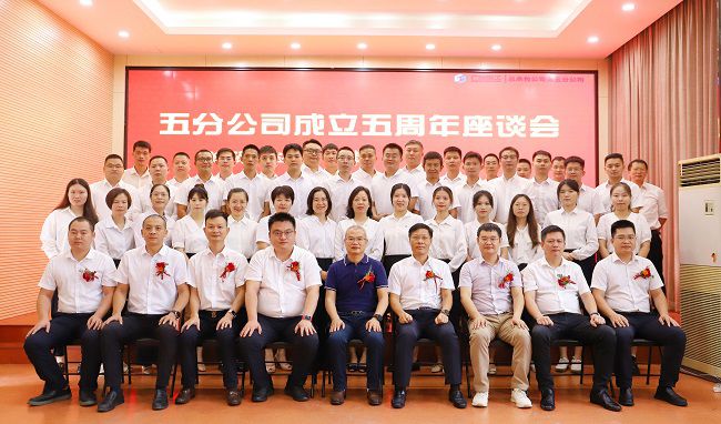 合影。杨钰 摄（建图）.jpg