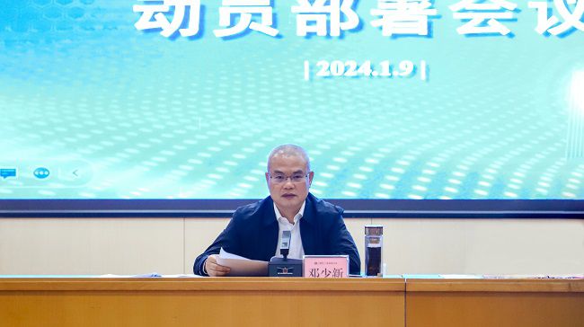 邓少新讲话  郑诗宝 摄。（建图）.jpg