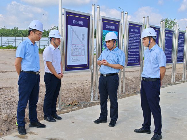 蓝海鹏在项目现场。江家兵摄（建图）.jpg