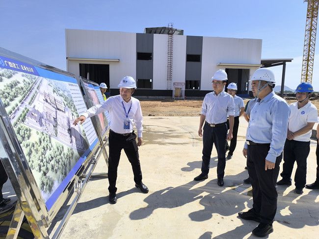 蓝海鹏在项目现场。江家兵摄（建图） (1).jpg
